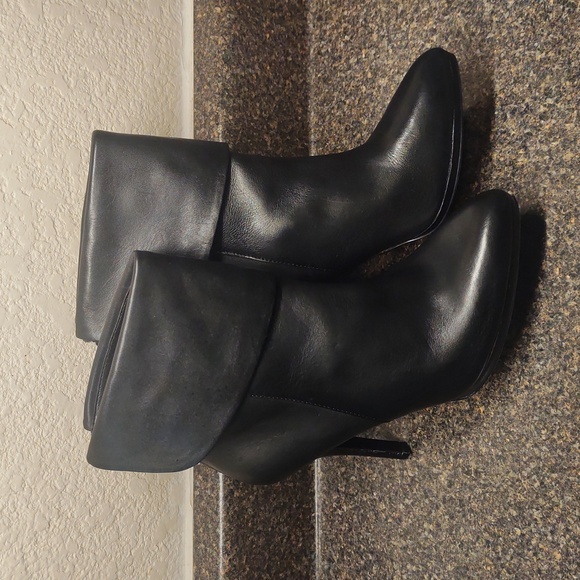 LIKE NEW! Ralph Lauren "Leola" Black High Heel Ankle Boots MSRP $140 (Copy) - Picture 3 of 16